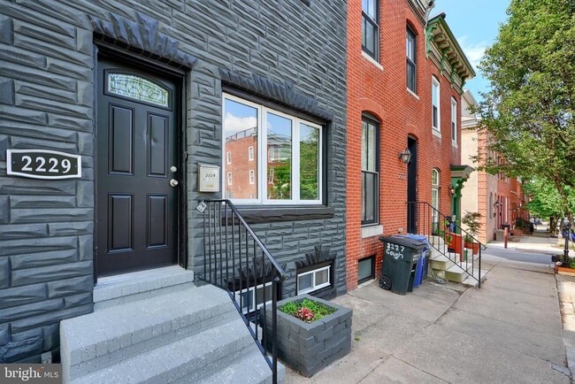 Building Photo - 2229 Gough St