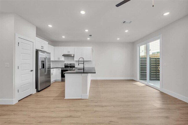 Foto del edificio - 7600 Strong Bow Ct