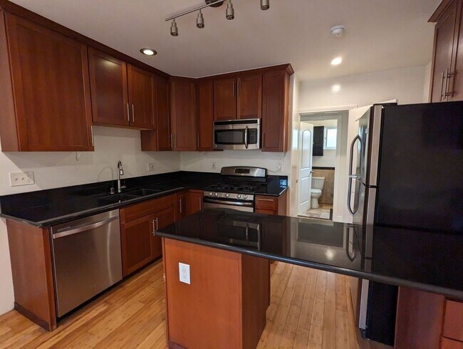 Building Photo - 1010 Wilton Pl
