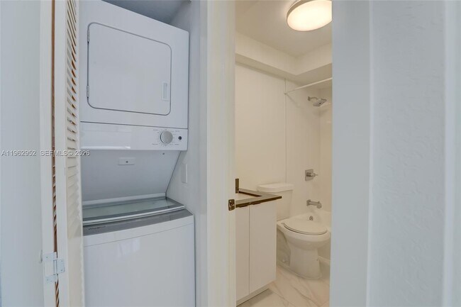 Foto del edificio - 2140 NE 56th St