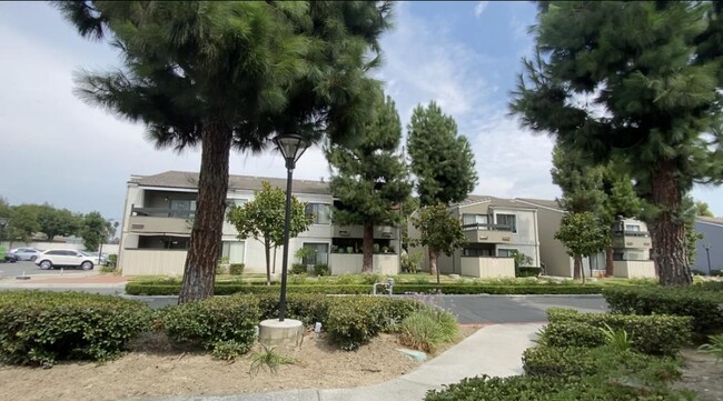 Building Photo - 160 N Richmont Dr