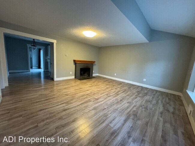 Foto del edificio - 3 br, 2 bath House - 242 NW Rachel Street