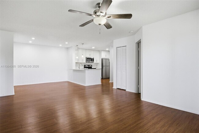 Foto del edificio - 11245 W Atlantic Blvd