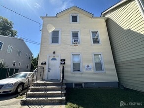 Building Photo - 84 Guilden St