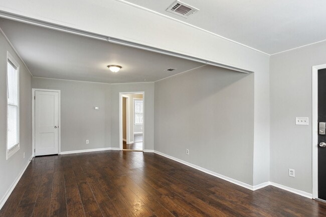 Building Photo - Large 3BR/1BA Eastside Savannah Home For Rent