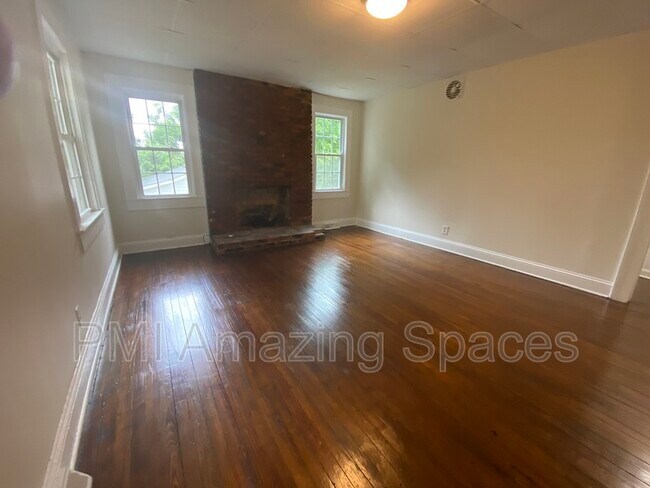 Building Photo - 1609 Russell Courtney Rd
