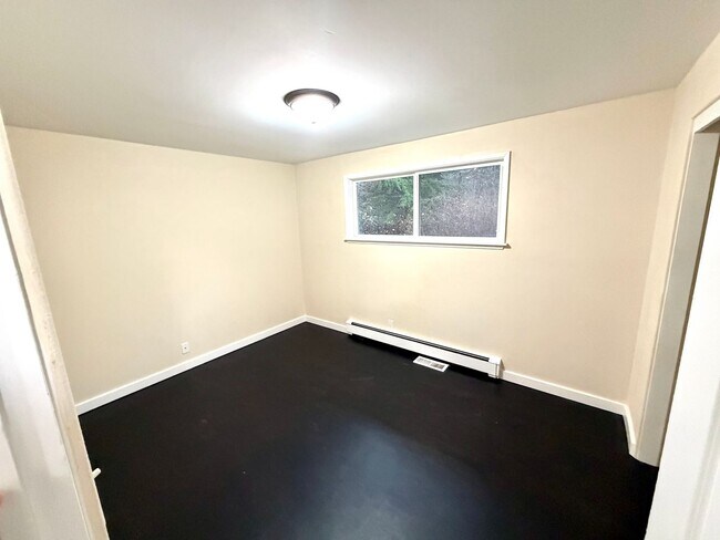 Building Photo - Peaceful Gig Harbor Home – Customizable Interior + Private Yard