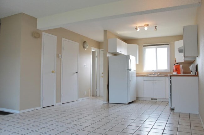 Building Photo - Dawson Townhomes