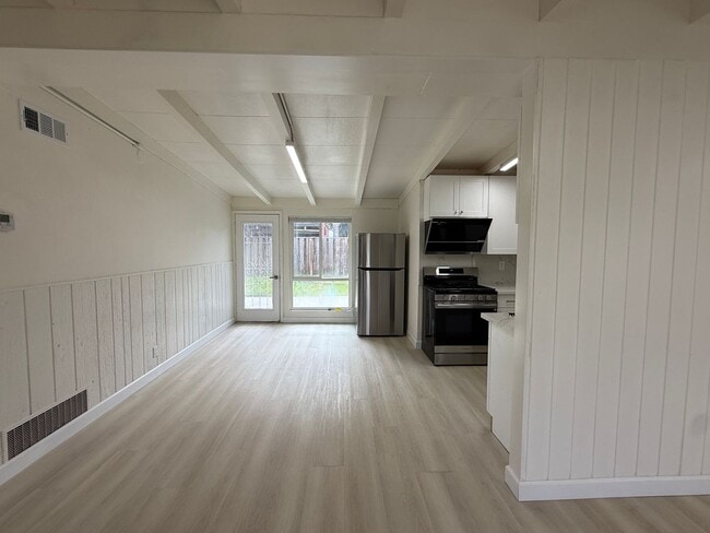 Foto del edificio - 2598 Dixon Dr