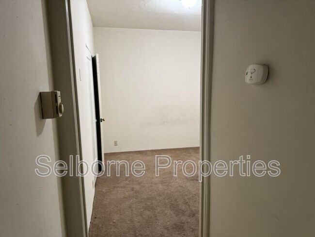 Foto del edificio - 2609 Ivy Dr