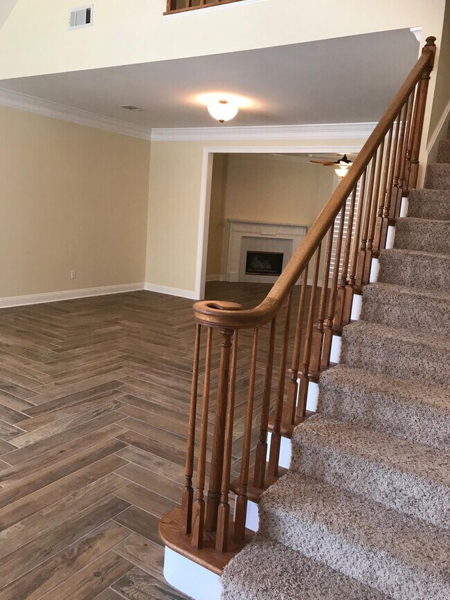 Foto del edificio - 1496 Oakmont Pl