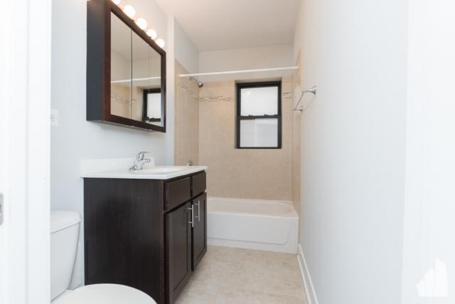 Building Photo - 1 bedroom in Chicago IL 60657