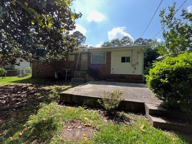 Foto del edificio - Nice 3 Bedroom 1 Bathroom House Minutes fr...