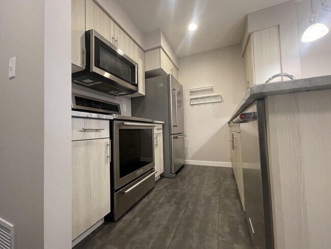 Photo du bâtiment - 5500 Mitchinson Way