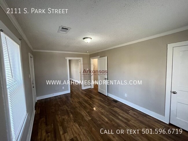 Building Photo - 2111 S Park St