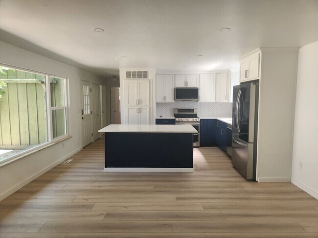 Foto del edificio - 6932 Totara Pl