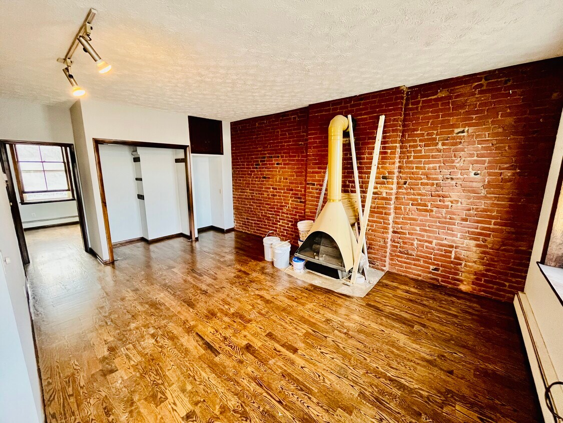Primary Photo - 46 Warren St