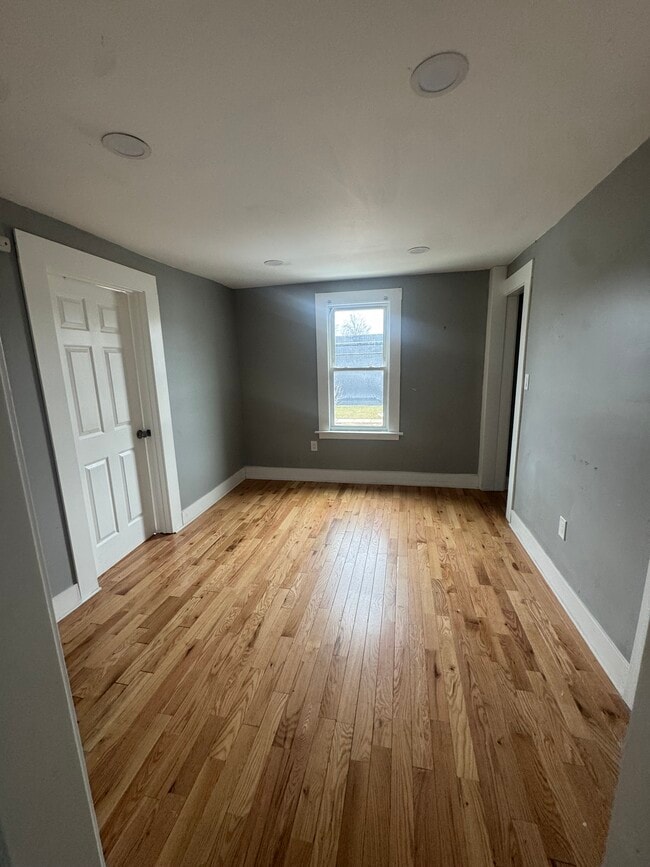 Building Photo - 478 Shelton Ave