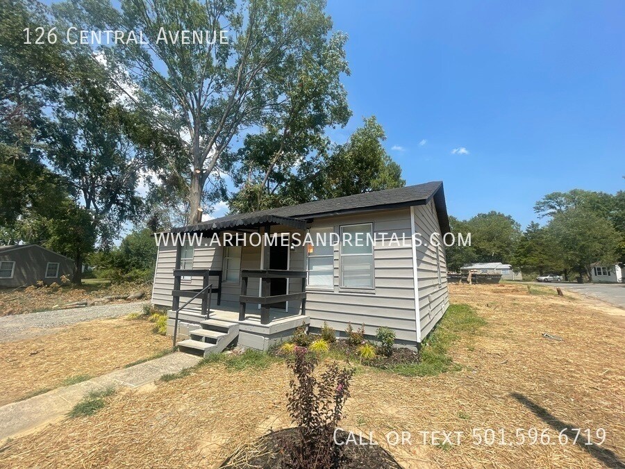 Foto principal - 126 Central Avenue | $895 | 3 beds, 1 full...