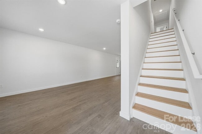 Building Photo - 403 15th Ave SW