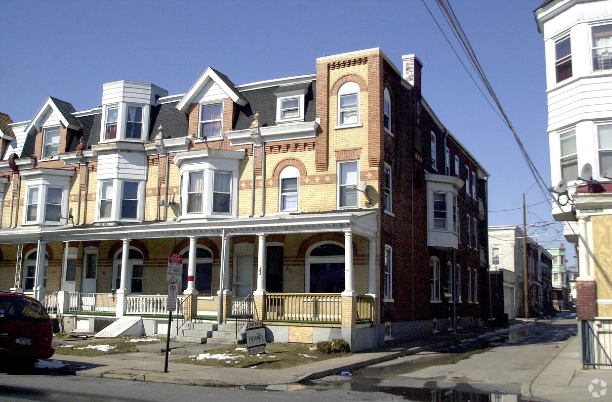 Building Photo - 917-919 W Tilghman St