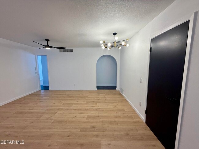 Building Photo - 1649 Lomaland Dr