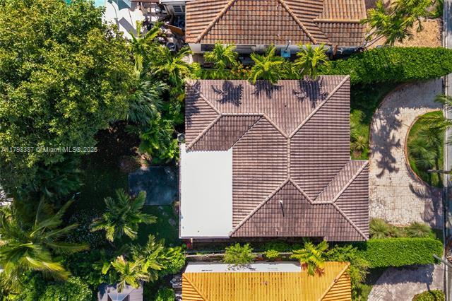 Foto del edificio - 8935 Hawthorne Ave