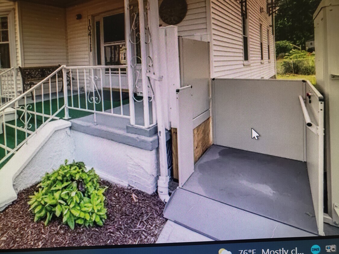Chair lifts. - 1041 Park Ave