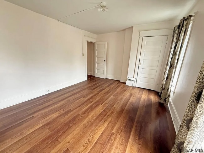 Building Photo - 129 Plainfield Ave