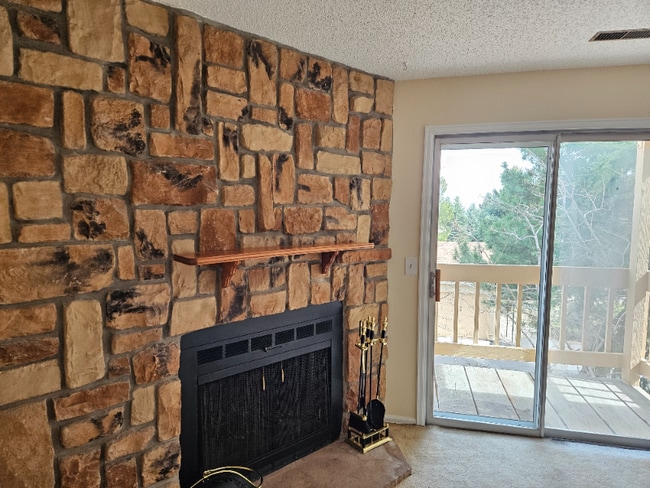 Building Photo - 912 Tenderfoot Hill Rd