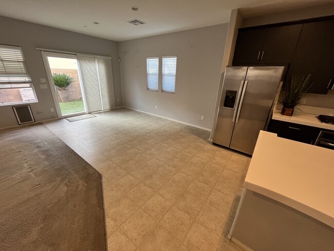 Dining Area - 401 Ambitious St