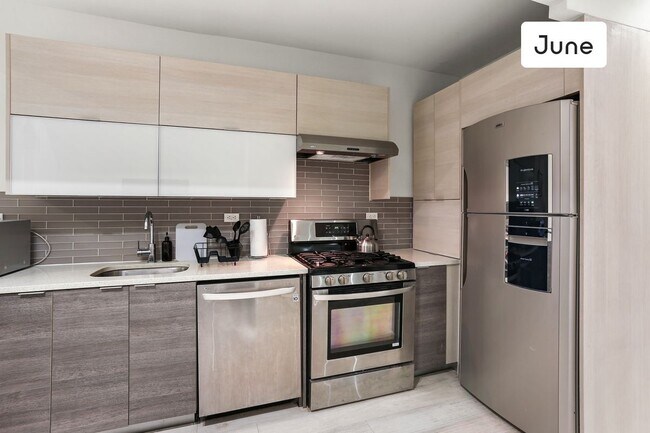 Foto del edificio - ROOM ONLY in 5-bed/2.5-bath Home