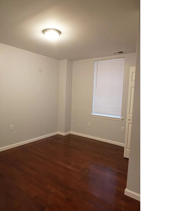 bedroom 2 - 4945 Chestnut St