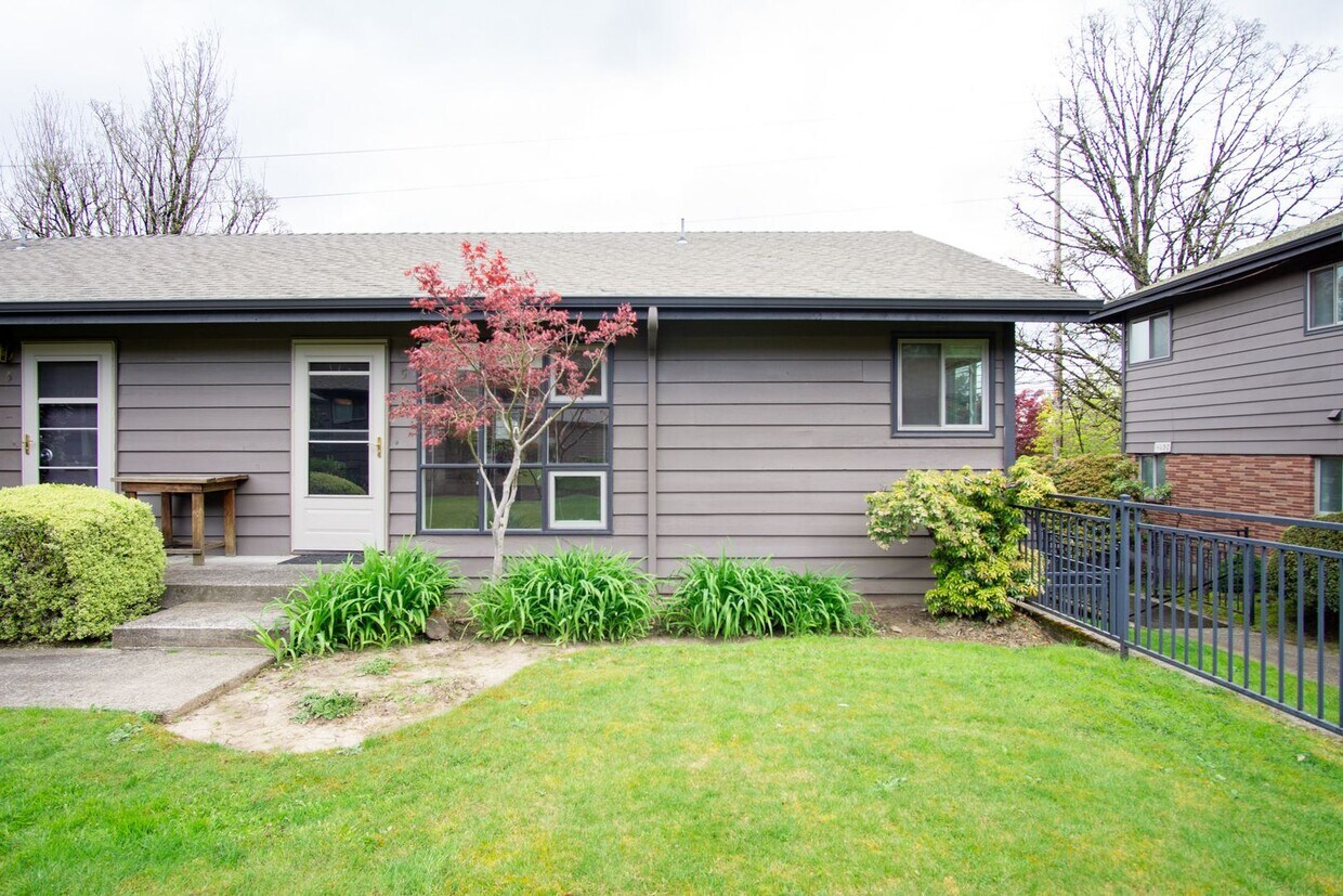 Foto principal - Mid-Century 2-bedroom Near OHSU Ready Mid-...