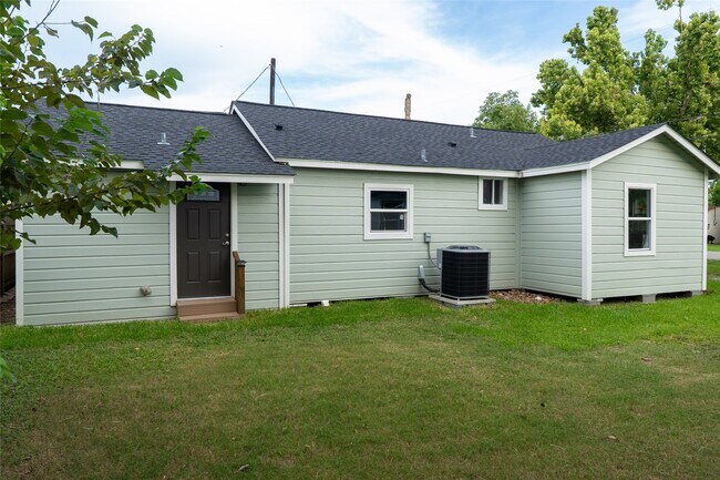 Foto del edificio - 134 E Bernard St