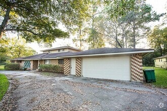 Building Photo - 6407 Nuben St
