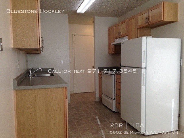 Building Photo - 5802 SE Milwaukie Ave