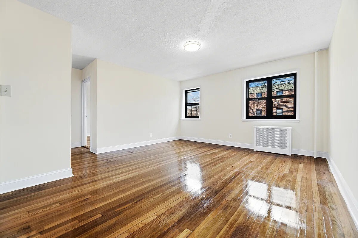 Foto principal - 18-15 21st Avenue