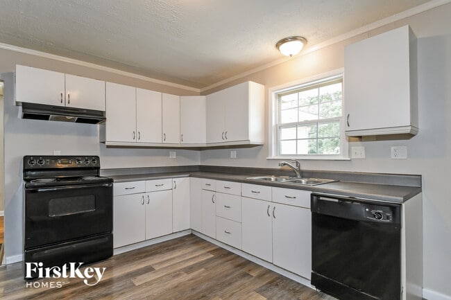 Foto del edificio - 240 Maple Dr