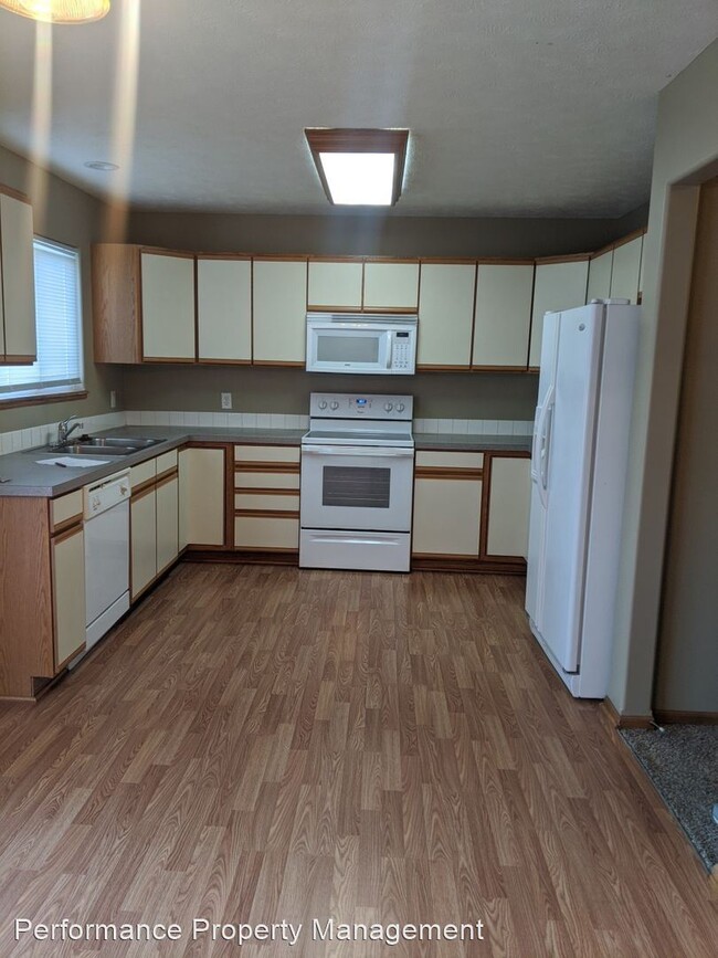 Foto del edificio - 6620 Shadow Pines Dr