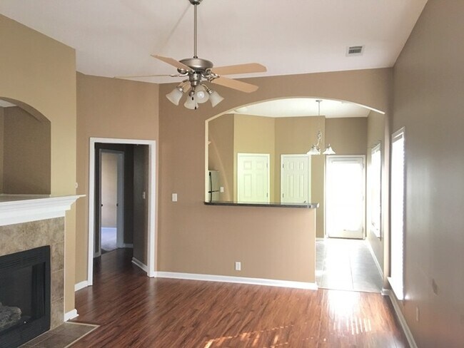 Foto del edificio - 6967 Parkbrook Ln