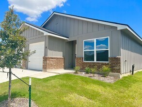 Building Photo - 1133 Lindsey Dr