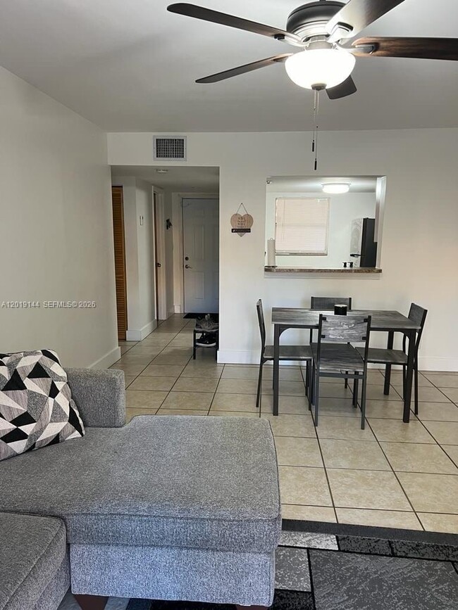 Foto del edificio - 18051 NW 68th Ave
