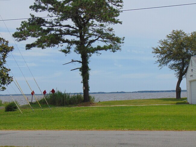 Foto del edificio - Water-Front Living