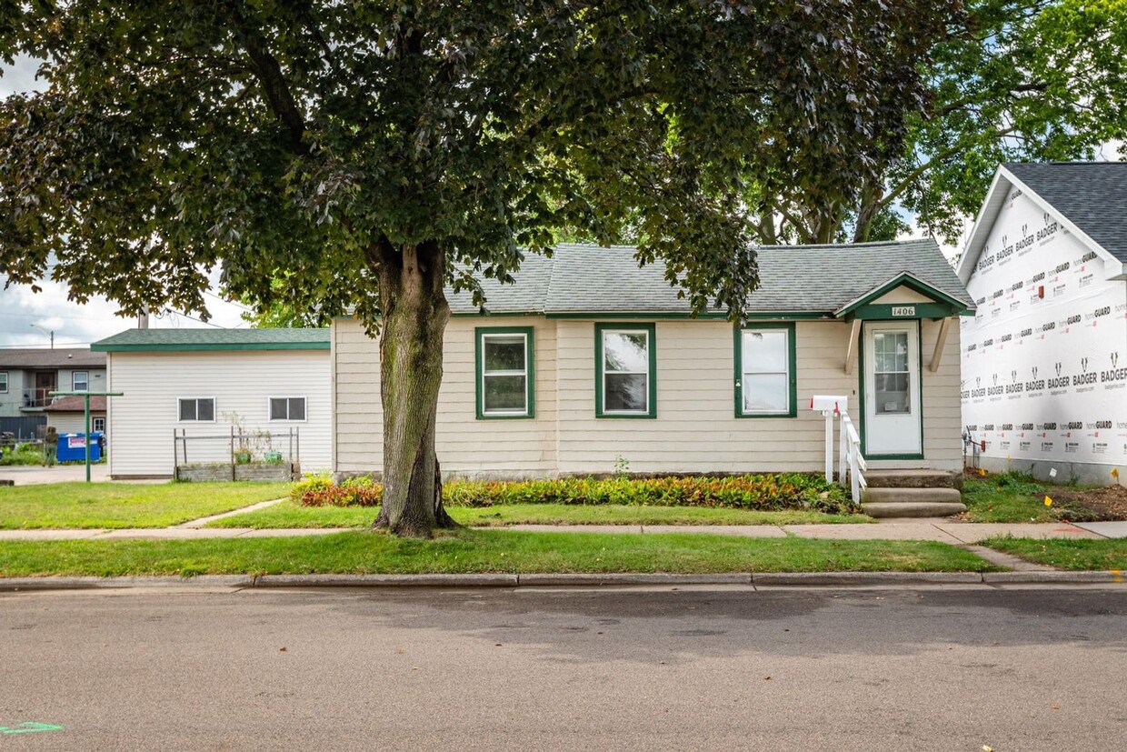 Foto principal - Southside single family home with garage