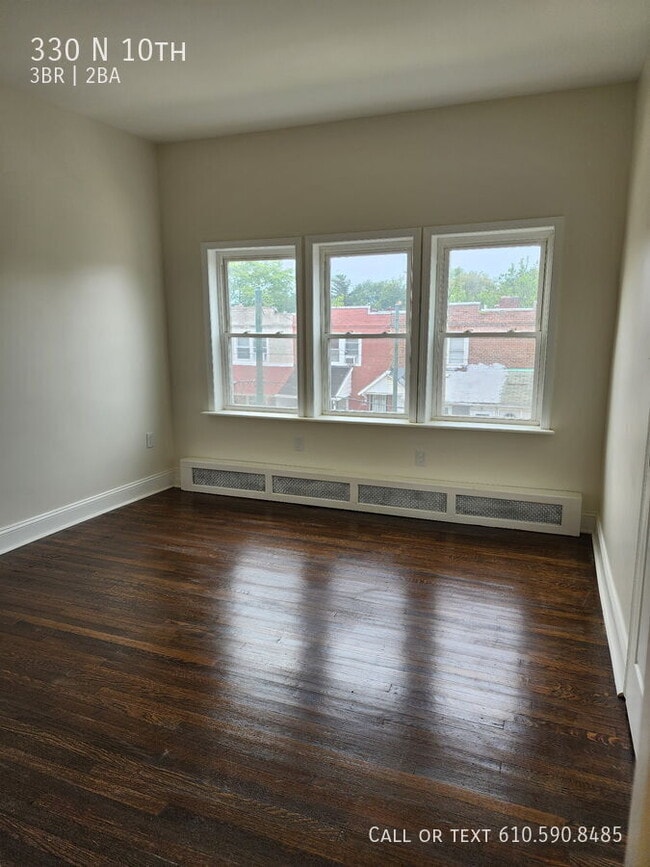 Building Photo - 330 N 10th-
