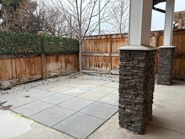 Photo du bâtiment - 816 Glenwood Ave