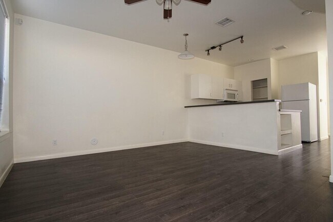 Building Photo - 6262 Woodrow Bean