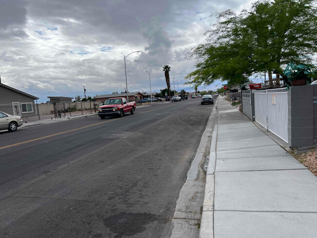 Foto del edificio - 1036 Miller Ave