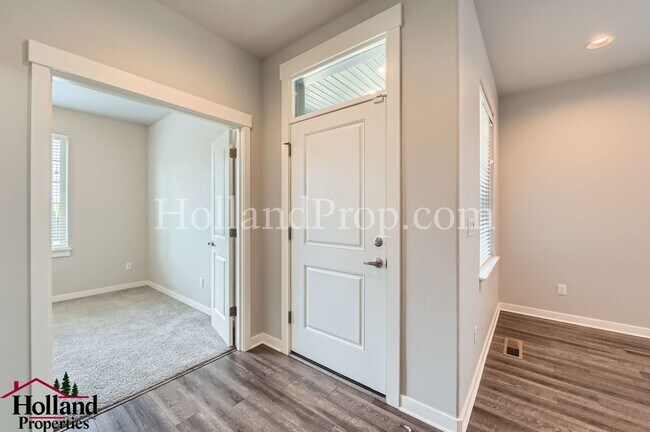 Foto del edificio - ** NEW PRICE ** Gorgeous 3-Bed Hillsboro Home with a Fenced Yard!